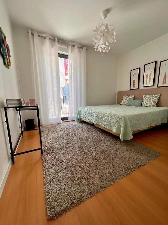 Luxury Castle View Apartment Lisbon 0*,
